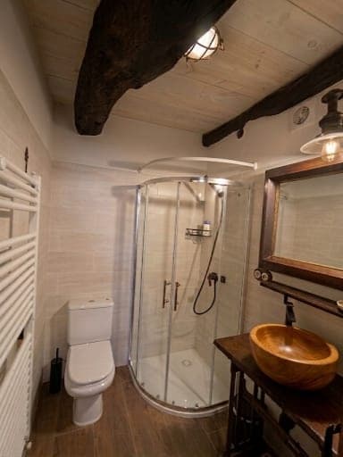 El baño privado de la suite Mostaza